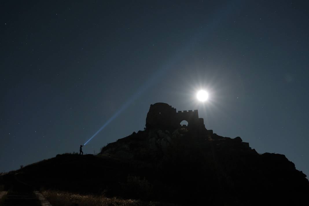 700 yıllık Kov Kalesi'nde perseid meteor yağmuru 8 700 yillik kov kalesinde perseid meteor yagmuru 7
