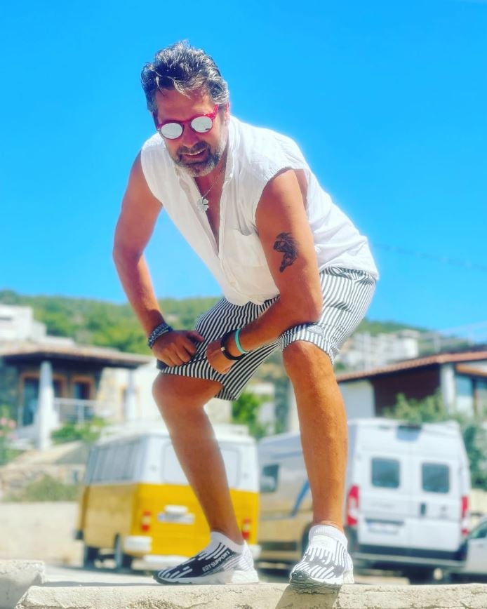 90larin yildizi bora gencer kaza gecirdi optum seni seker sarkisiyla hafizalara kazinmisti 15 SmpLtJWd