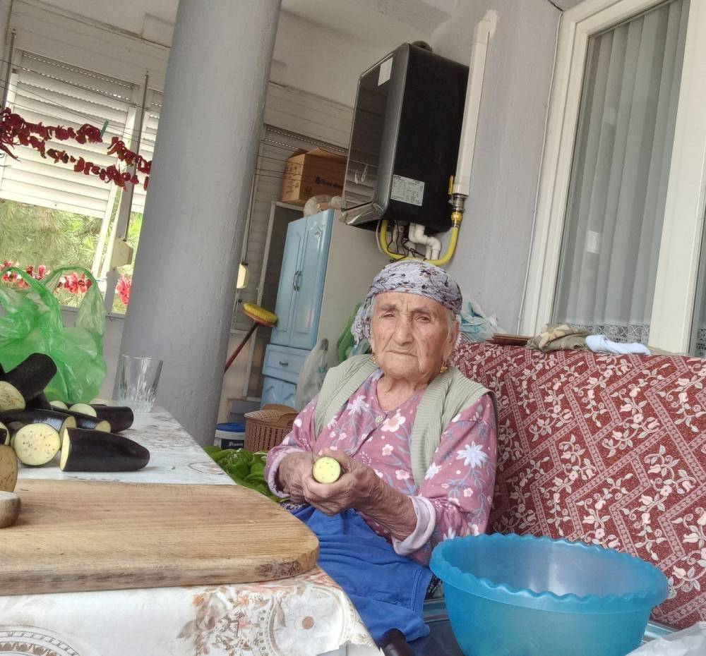 96 yasinda genclere tas cikartti 0 wNHBADBH