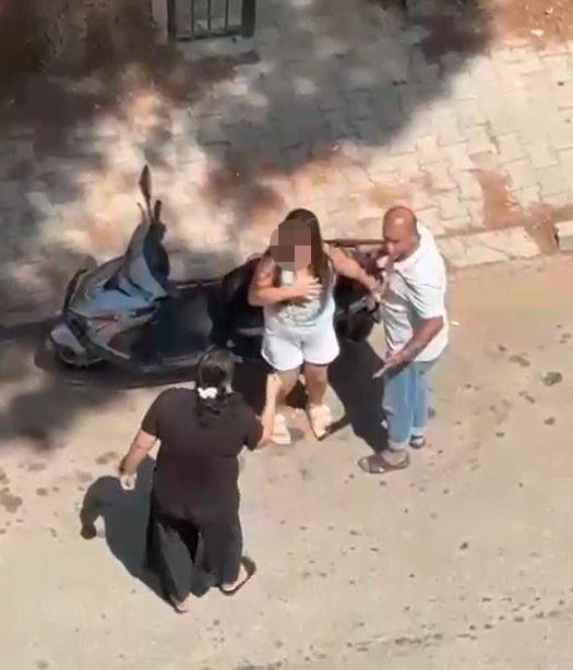 adanada anne cildirdi kizini ekmek bicagi ile dograyacakti mahalleli seferber oldu 2 tIH39cri