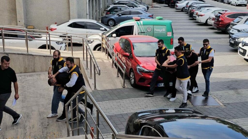 adiniz fetoye karisti yalanina dikkat milyonluk vurgun yaptilar 3q3zhbW5