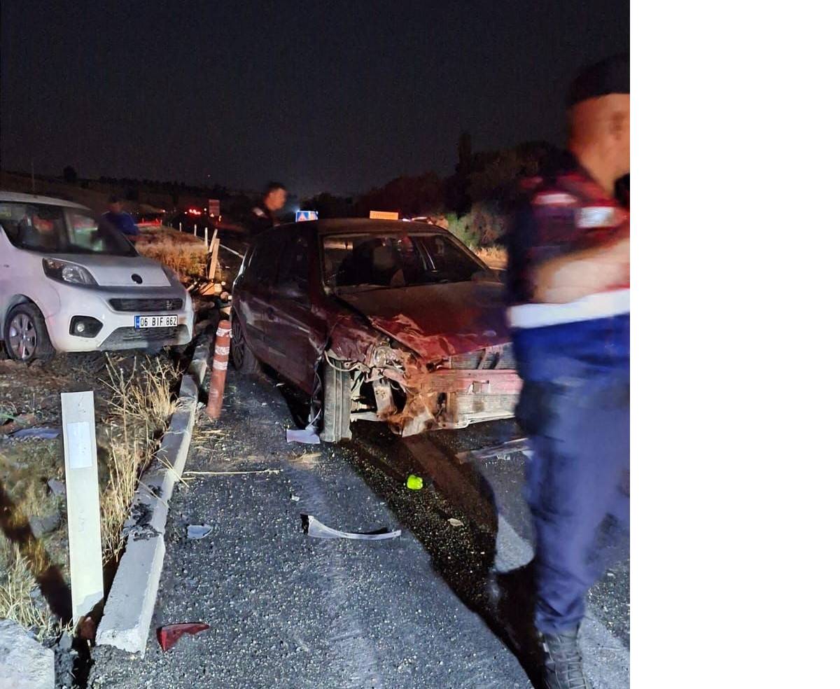 adiyamanda otomobiller carpisti 2 yarali 1 5SqwXF4Z