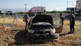 aile yolculugu kazayla son buldu emniyet mudur yardimcisinin araci takla atti 7NnstZeT