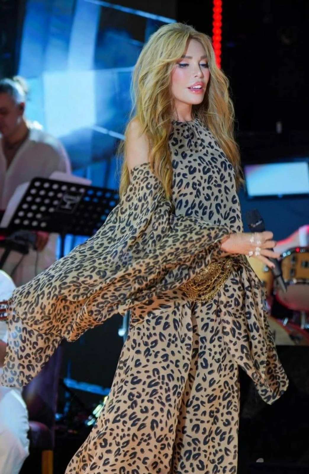 ajda pekkanin yeni imajini gorenler soke oldu 1 lDD5BfrI