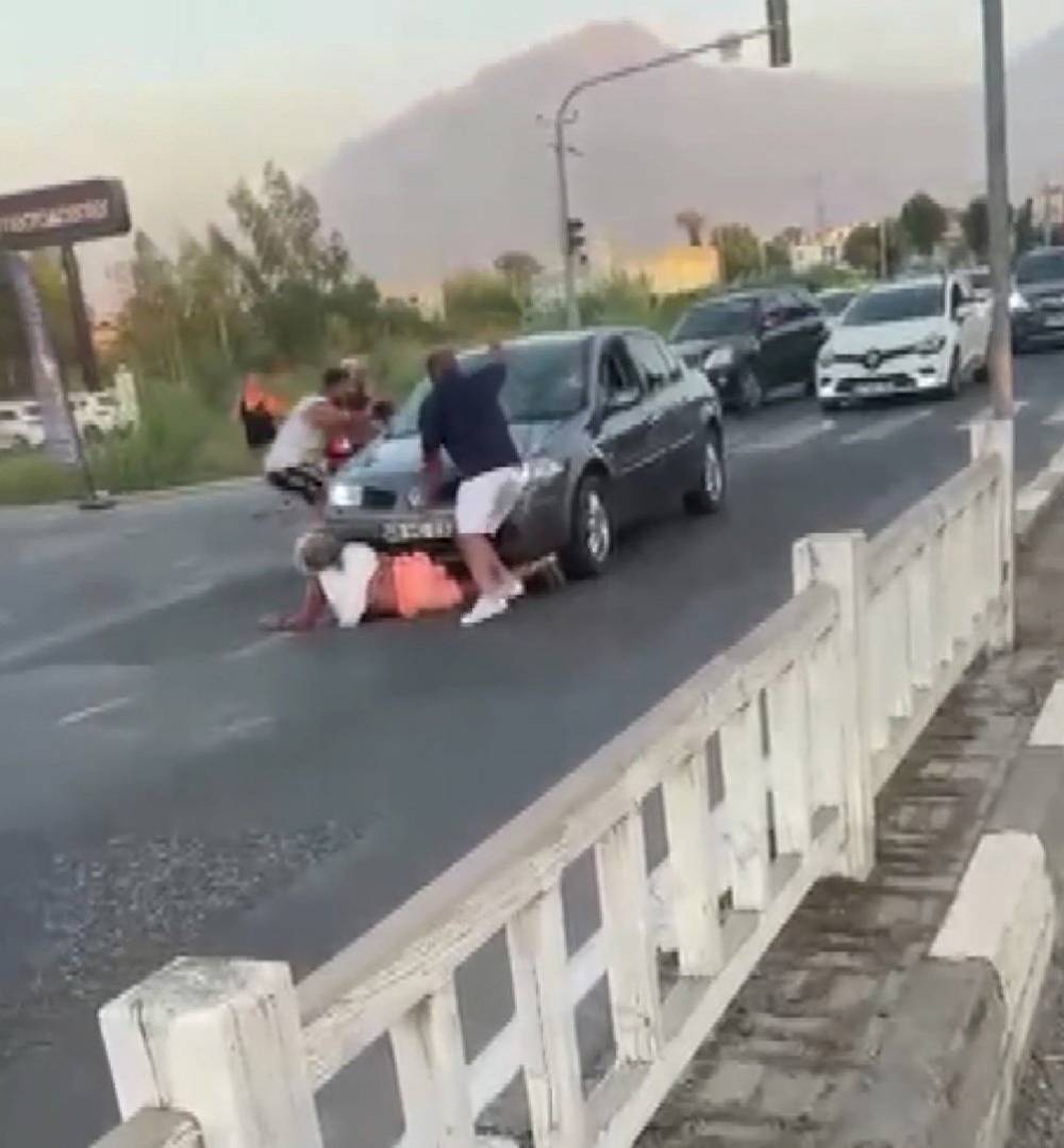 akillara durgunluk veren olay carptigi kadinin uzerinden gecip kacmaya calisti 0 plQBQwUe