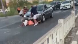 akillara durgunluk veren olay carptigi kadinin uzerinden gecip kacmaya calisti ON4TWgkb