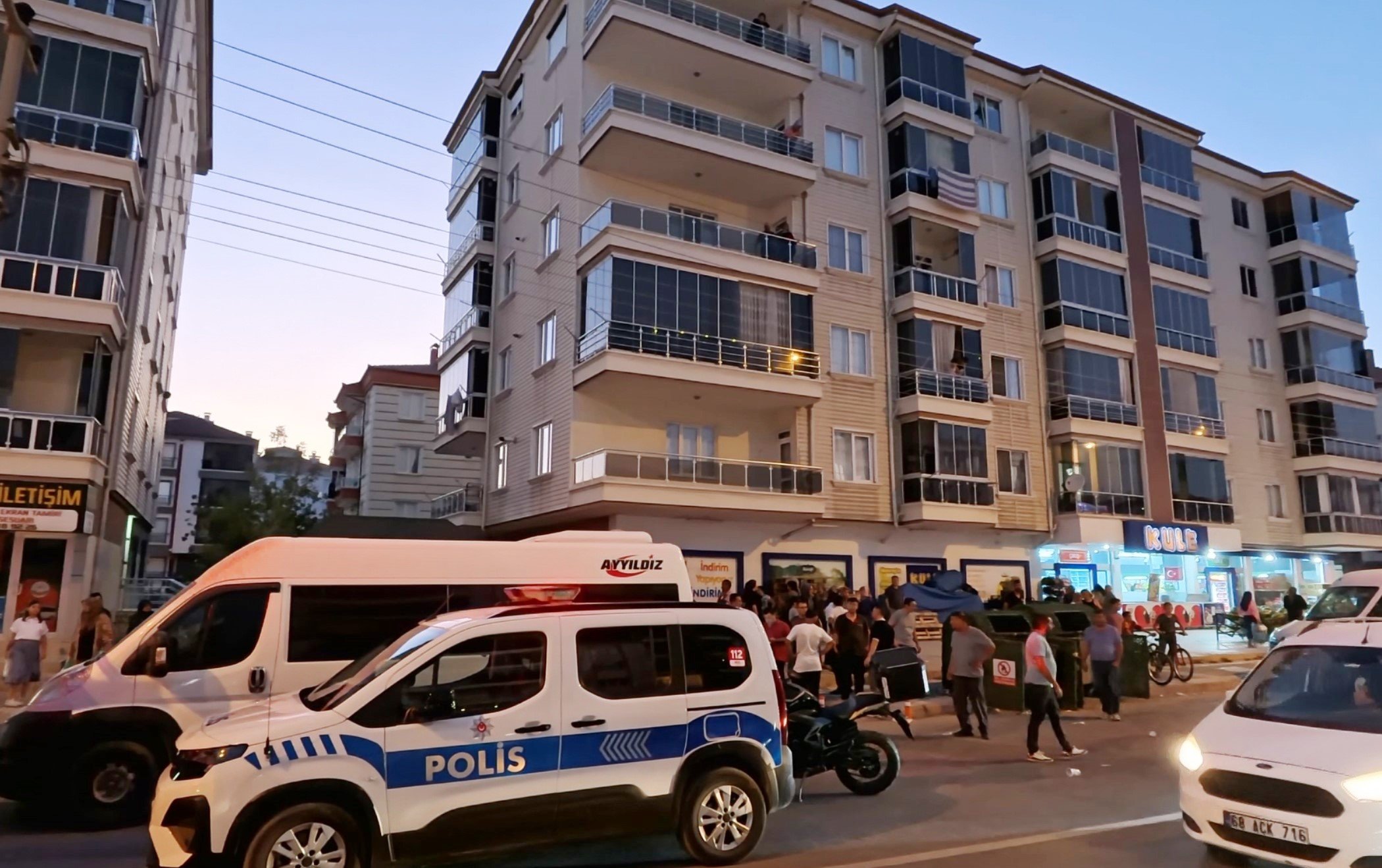 aksarayda asansor faciasi yaralilar var 1 kgPanmHB
