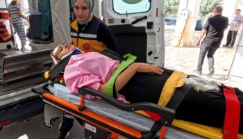 aksarayda otomobil kamyonetle carpisti 1i agir 5 yarali bplHs65S