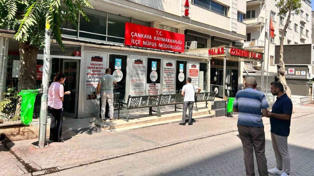ankarada buyuk yogunluk ehliyet icin son gun akin edildi CM1drFbl