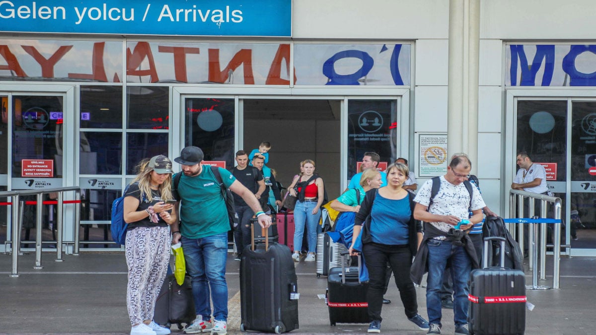 antalya havalimaninda ucak ve yolcu trafigi rekoru 0 MsZk9Svb