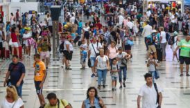 antalya havalimaninda ucak ve yolcu trafigi rekoru H71VkfOA