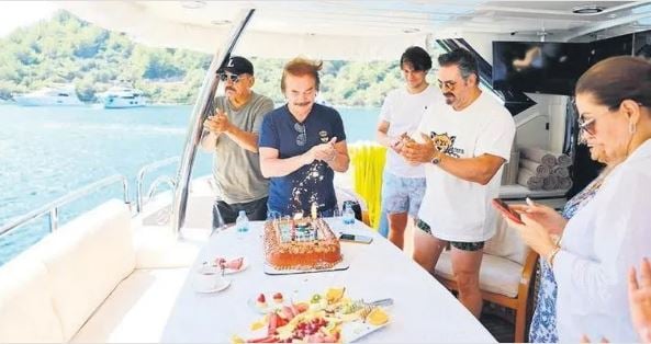 arabeskin krali orhan gencebay 81inci yasini denizde kutladi 4