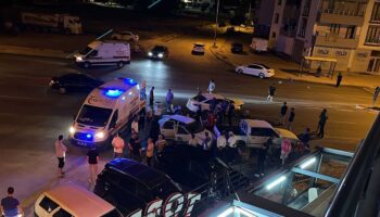 araclar pes pese birbirine girdi i6jTVNGR