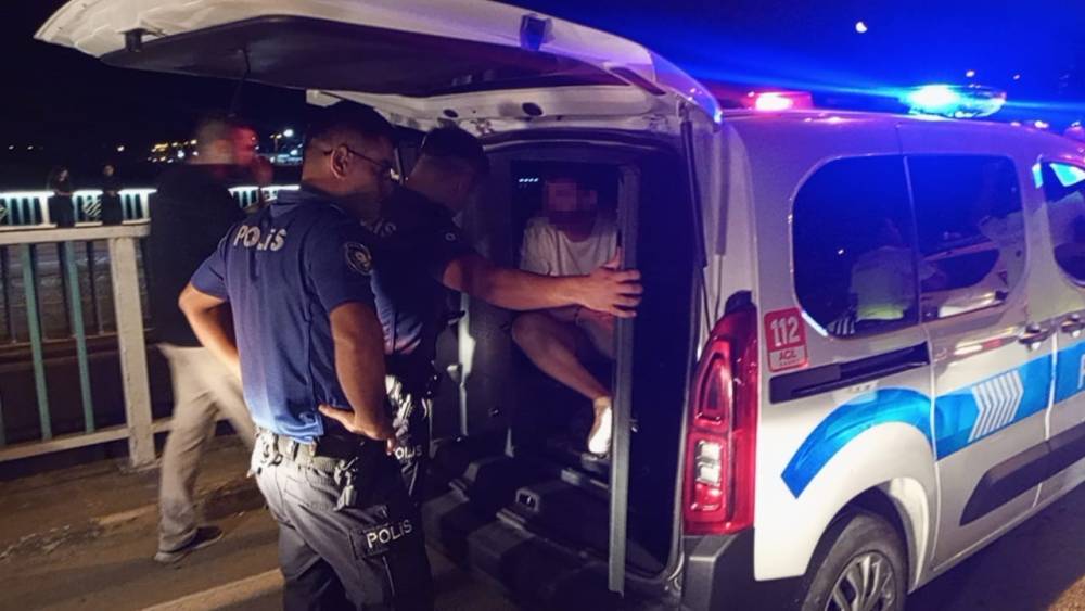 araclara carpan surucu olay yerinden kacti 1 ThTONlNy
