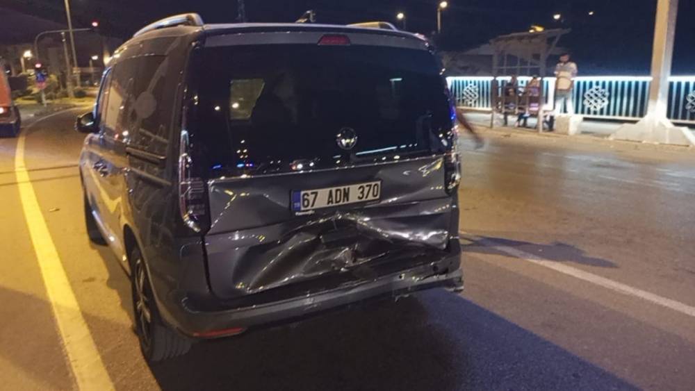 araclara carpan surucu olay yerinden kacti 2 wBQdUvmA