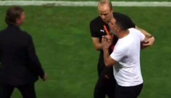 arda turan panathinaikos macinda hakemin uzerine yurudu 7GUUgaOC