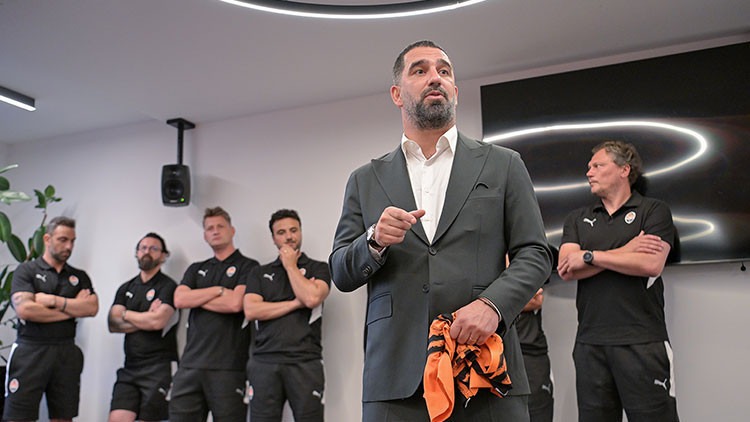 arda turanli shakhtara sok turu zora soktu 0 9dzzYawd