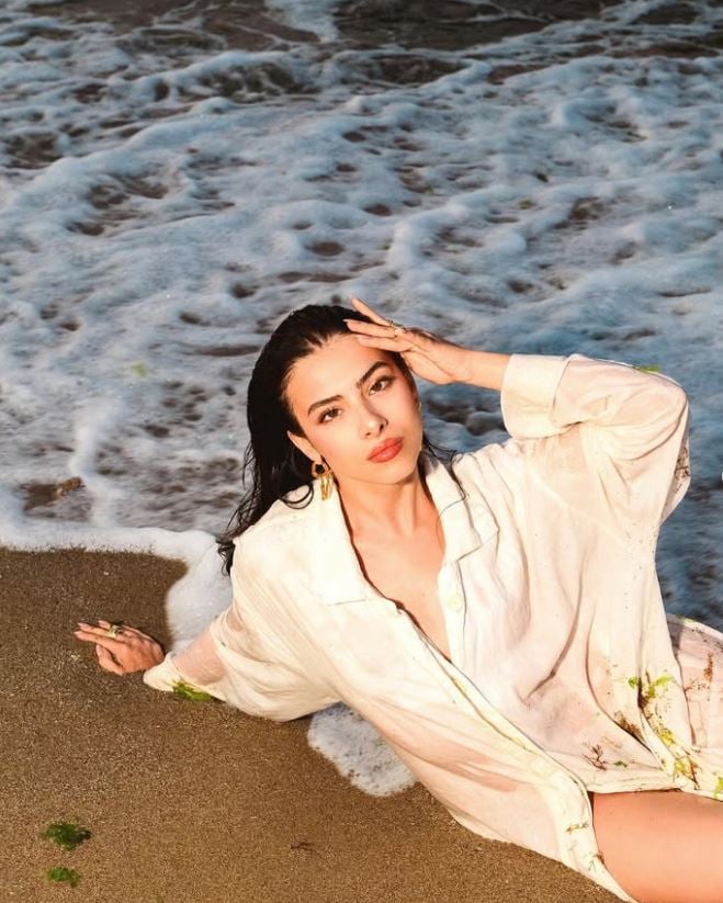 arka sokaklarin sulesi ecem oz askiyla tatilde dubalarda romantik anlar 0 LqufXfkt