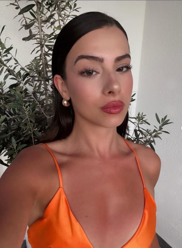 arka sokaklarin sulesi ecem oz askiyla tatilde dubalarda romantik anlar 10 pvelamEA
