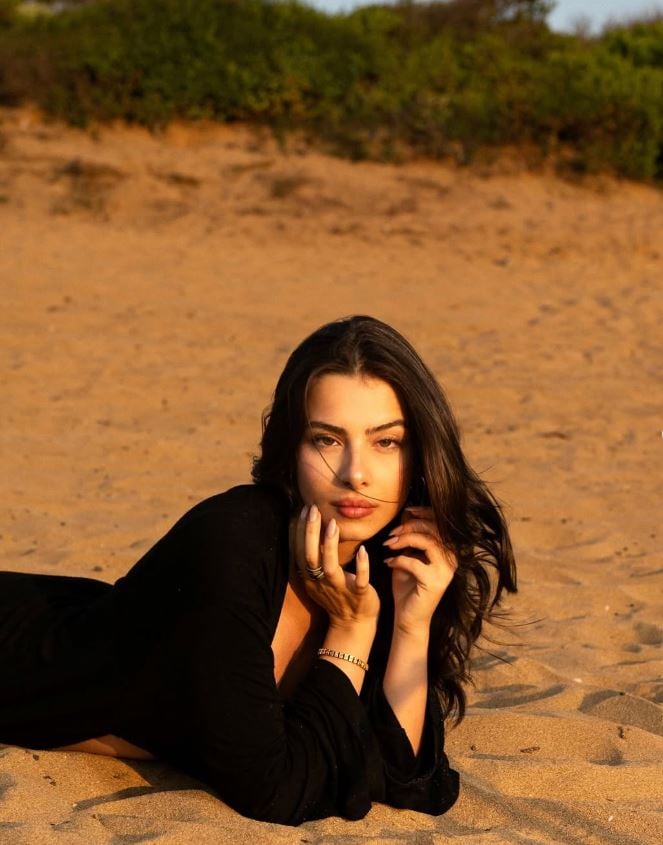 arka sokaklarin sulesi ecem oz askiyla tatilde dubalarda romantik anlar 16 jiD9vDuB