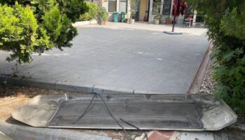 arnavutkoyde iett otobusunun havalandirma kapagi uctu IHkmdPDk