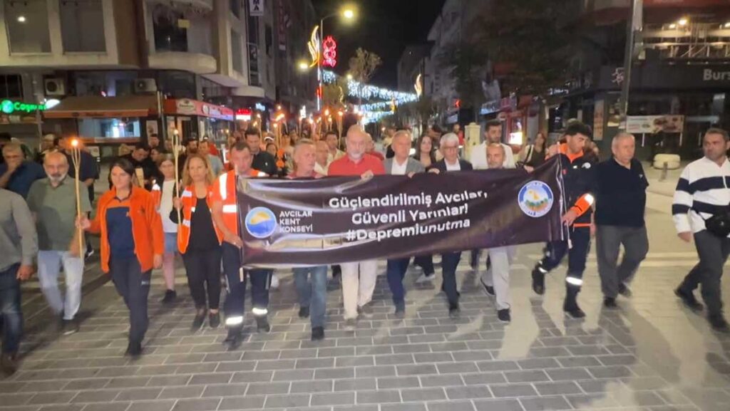 avcilarda 17 agustos depremi anmasi xYeVMcnR