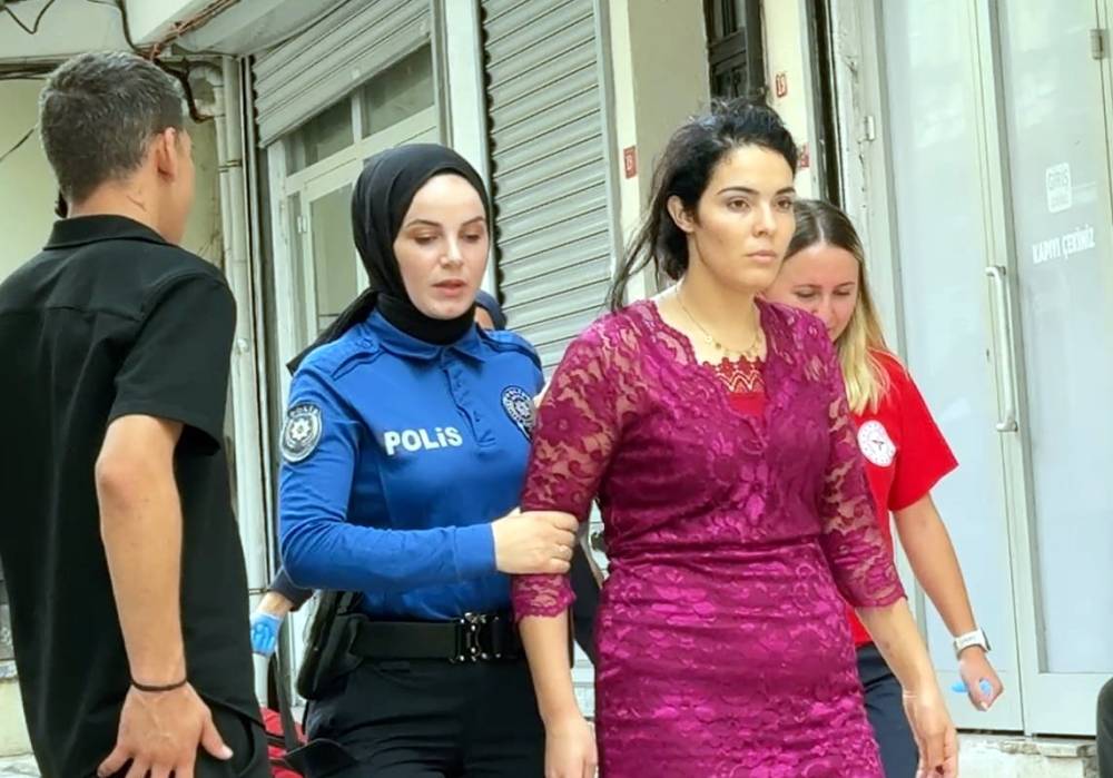 avcilarda polis ve itfaiye alarma gecti intihar sandilar gercek farkli cikti 2 7t3ygbQS