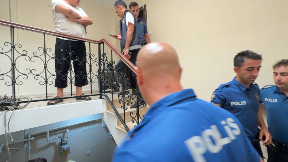 avcilarda polis ve itfaiye alarma gecti intihar sandilar gercek farkli cikti 3