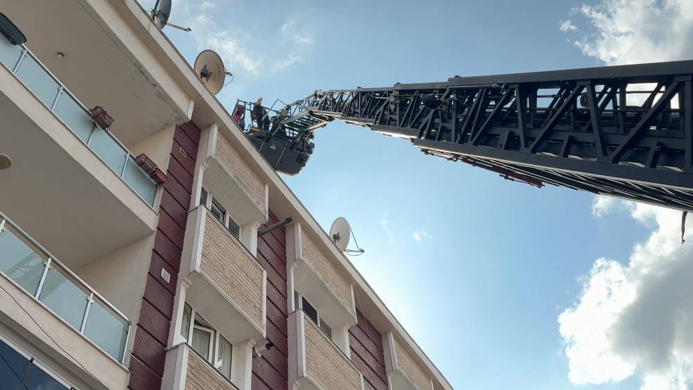 avcilarda polis ve itfaiye alarma gecti intihar sandilar gercek farkli cikti 6 vzvrIHUL