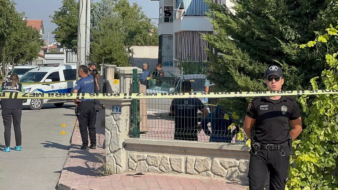 baba ile 11 yasindaki ogluna bahcede suikast araclarina binince silahlar pes pese ateslendi 6 VRTcNjeF