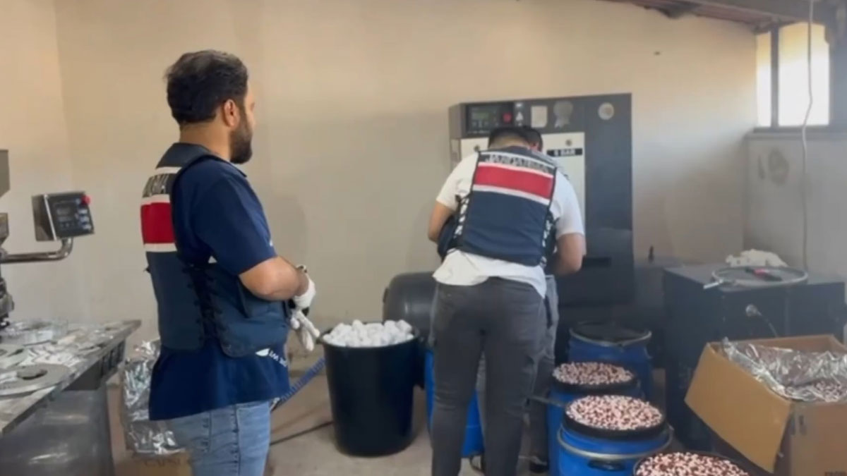 bakan yerlikaya duyurdu operasyonlar durmuyor 847 bin 600 adet ele gecirildi 1 1G89lk5l