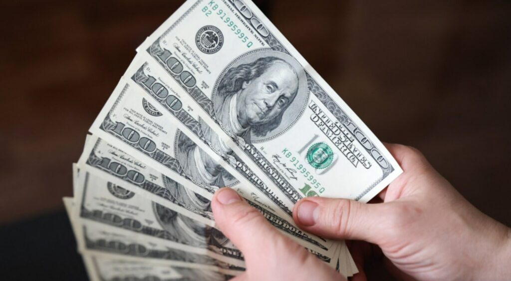 bankacilik devinden carpici dolar tahmini bC3EwU6s