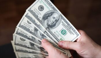 bankacilik devinden carpici dolar tahmini bC3EwU6s