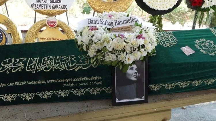 banu kirbag son yolculuguna ugurlandi 70lere damga vurmustu 1 FIjOyFDk