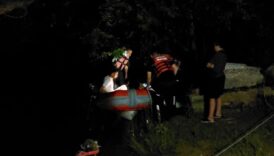 barajdan su birakildi 2 kisi irmakta sikisti ekipler botla harekete gectiler HZxAvwbH