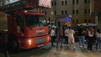 belediye binasinda yangin panigi dumanlar binayi sardi YytcwMnI