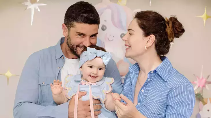berk oktay ve esi dedikodulara inat tatilde gozler gulsim aliye cevrildi 0
