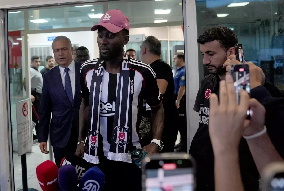 besiktasin yeni transferi wilfried ndididen forma itirafi giymeden 3 RL1Sky85