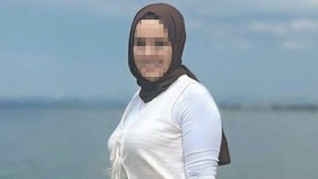 bosanma asamasindaki esini bicakla yaralayip intihar etti v7OuZvRj