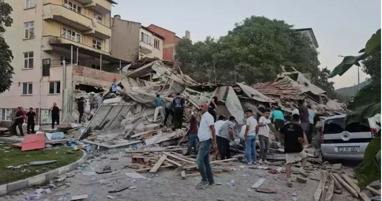 bu aksam kimse girmesin evine ovgun ahmet ercandan balikesir depremi sonrasi flas aciklama Rn3su37K