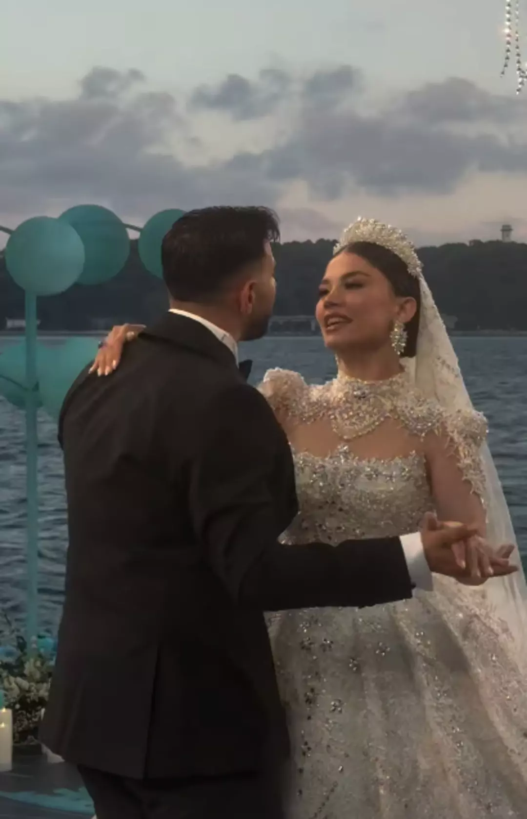 burak bulut ve eda sakizin dugununde yok yok kirbacli after parti olay oldu 0 VMn79Zsd