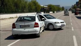 bursada 2 otomobil carpisti Kim3bcrR