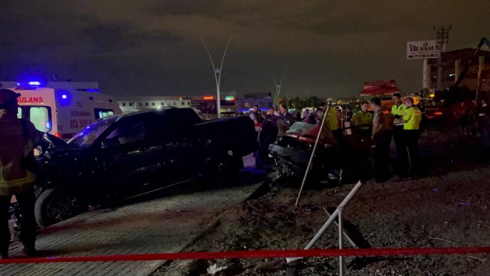 bursada gece yarisi facia iki kardes aracta sikisti 1