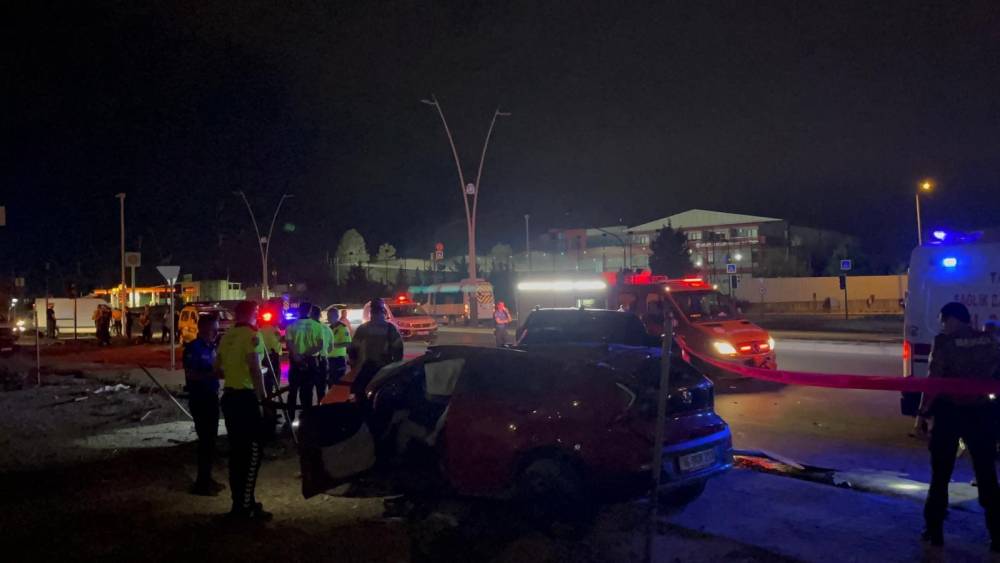 bursada gece yarisi facia iki kardes aracta sikisti 2 eysKusRY
