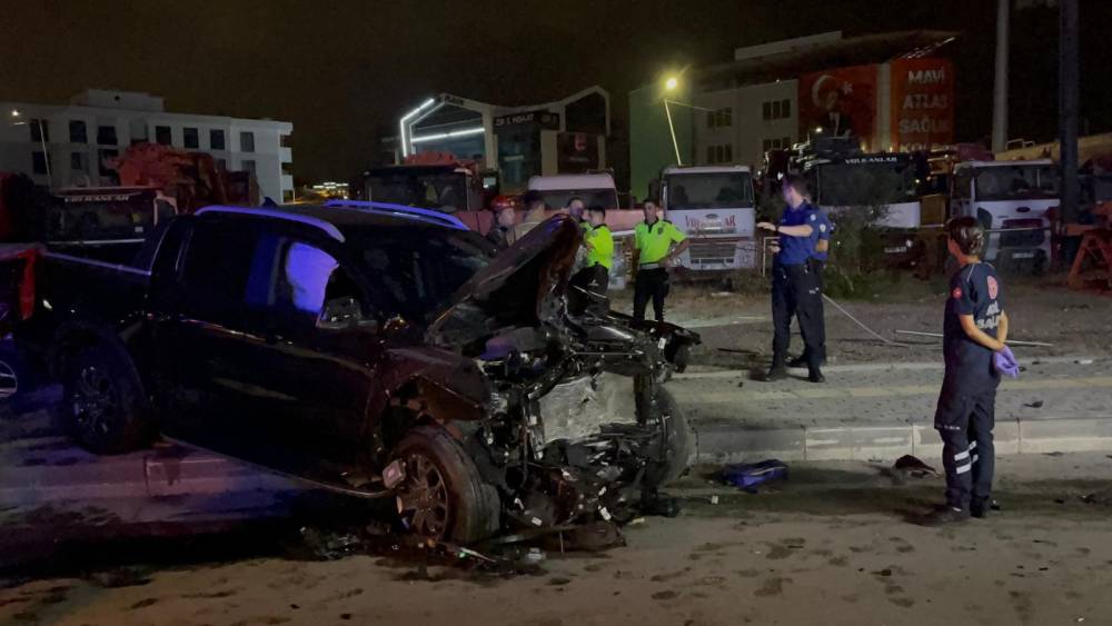 bursada gece yarisi facia iki kardes aracta sikisti 3 rrtA2CD7