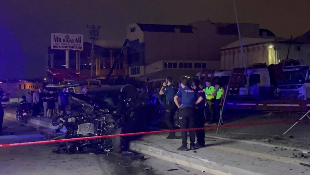 bursada gece yarisi facia iki kardes aracta sikisti 4 6EOY6uwI