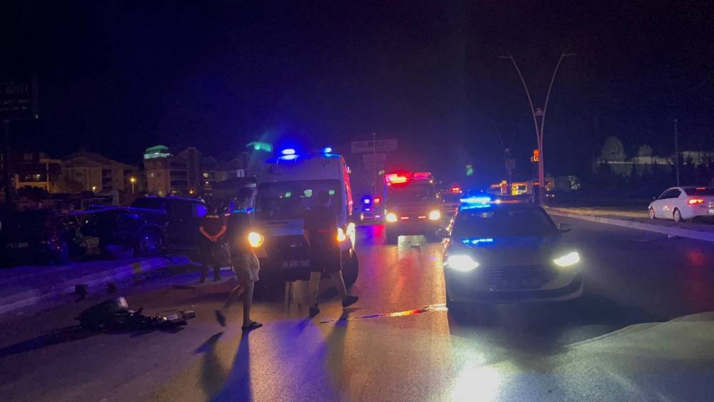 bursada gece yarisi facia iki kardes aracta sikisti 5 GiyzK3ev