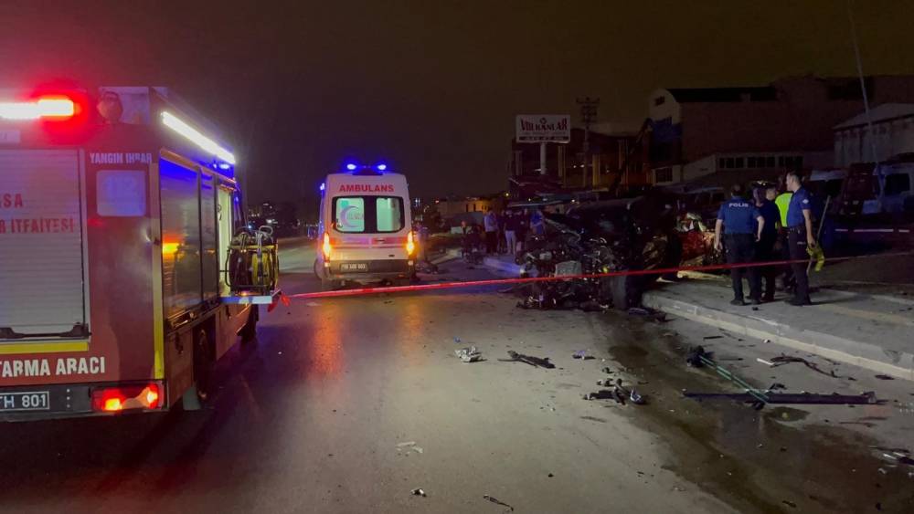 bursada gece yarisi facia iki kardes aracta sikisti 7 9qYzbu6b