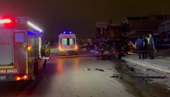 bursada gece yarisi facia iki kardes aracta sikisti pp1u6PCG