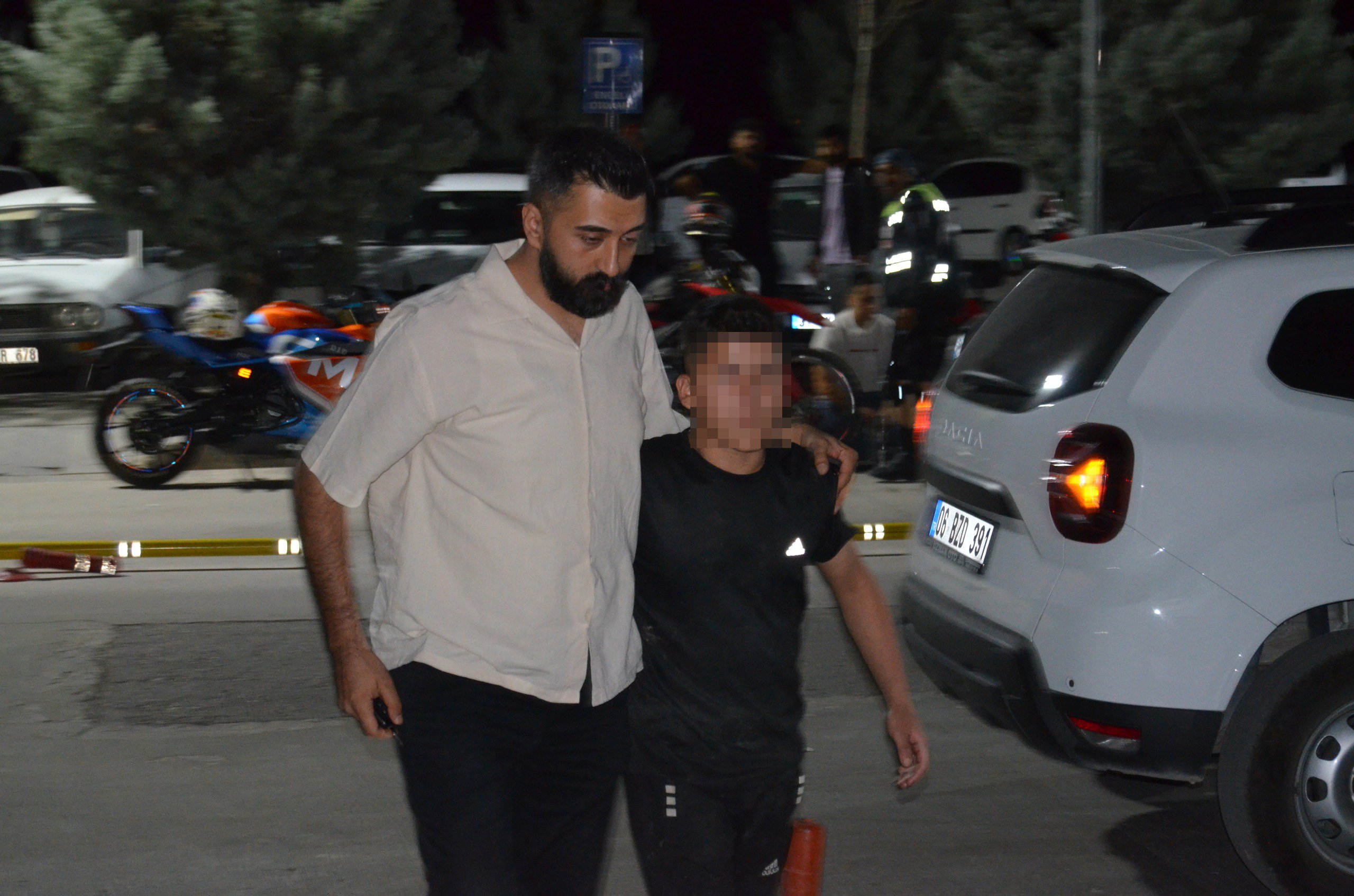 cocuk ablasinin sevgilisini bicakladi 2 AcMphXWt